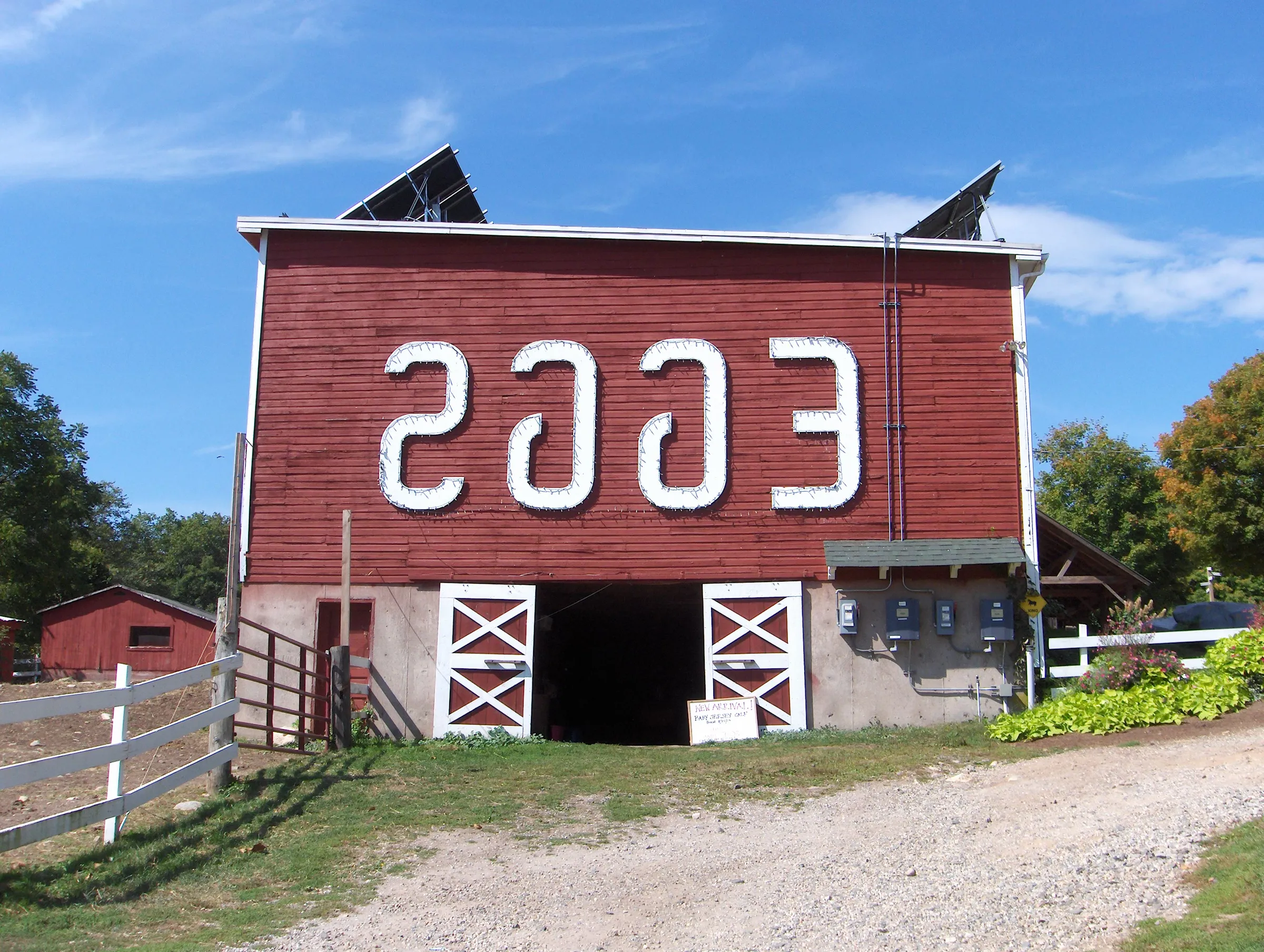 The red barn at Flamig Farm with its backward EGGS sign